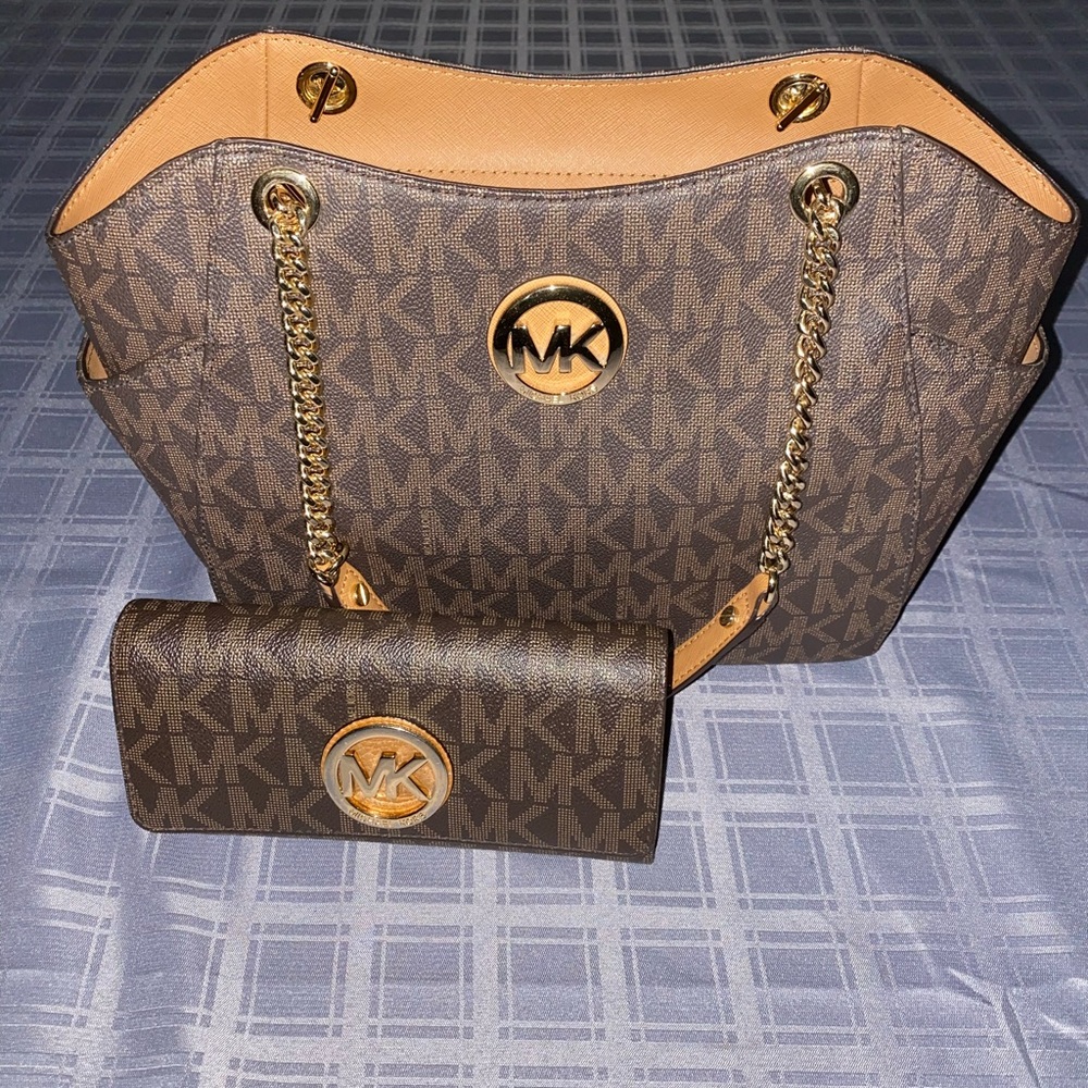 Michale Kors purse and wallet set